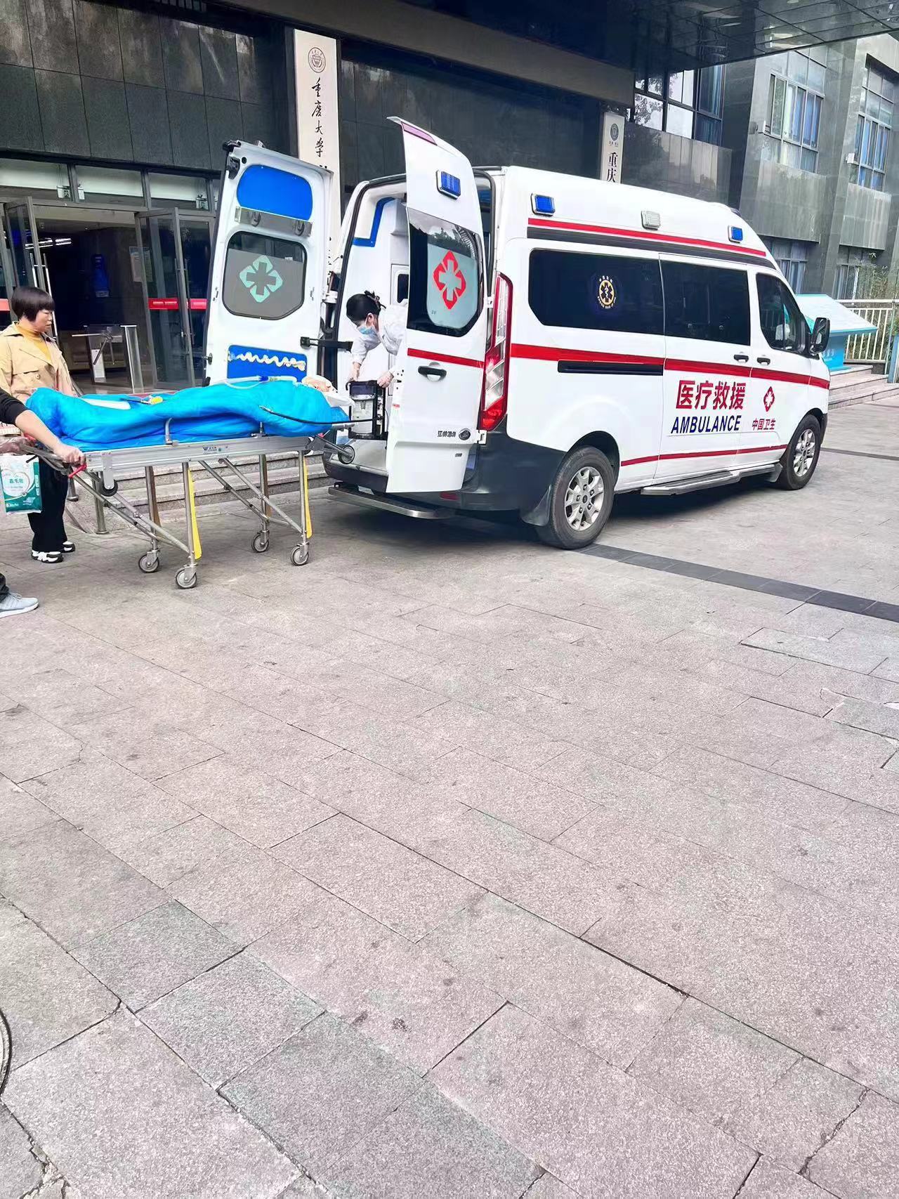 重庆救护车出院转院服务-专业医院护送